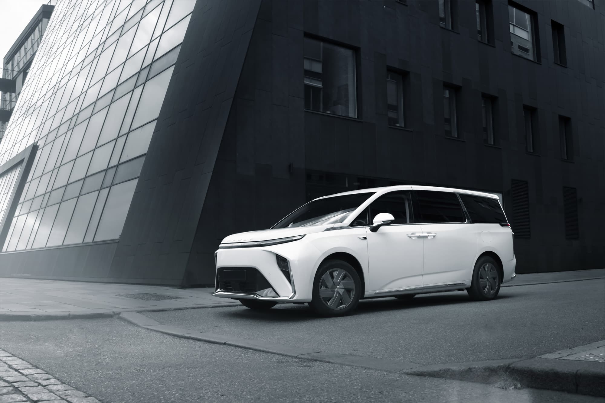 Maxus MIFA9  Wit head banner